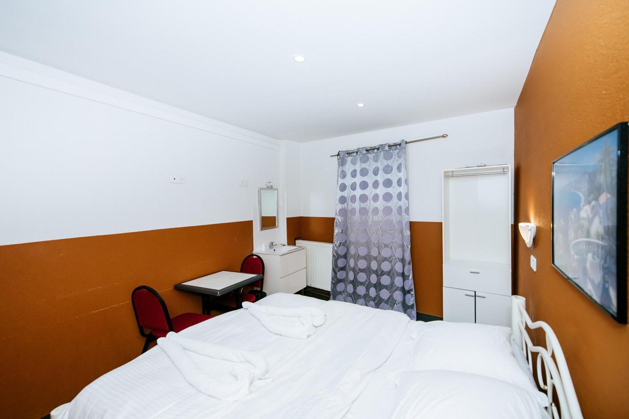 Hotel De La Poste Paris